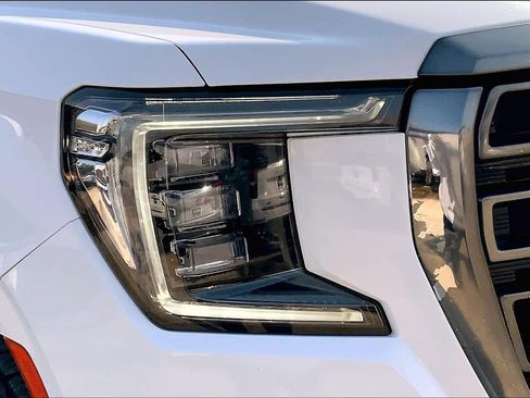 Used 2022 GMC Yukon XL AT4 image 27