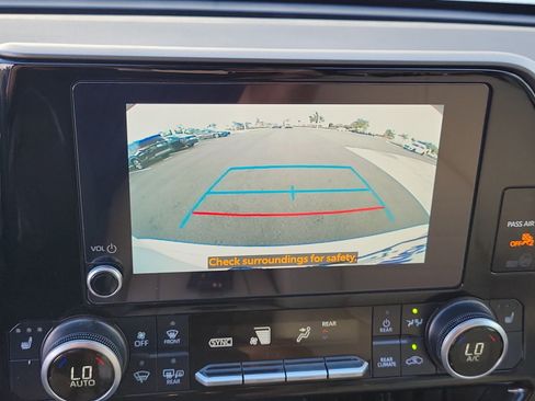 Used 2025 Toyota Highlander XLE AWD/4WD image 24