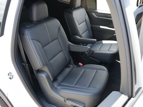 Used 2026 GMC Acadia Elevation w/ Elevation Premium Package FWD image 22