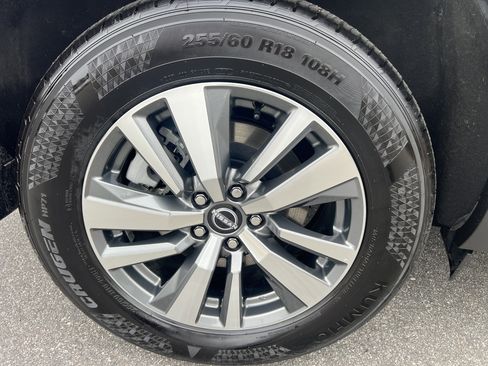 Certified 2025 Nissan Pathfinder SL image 11