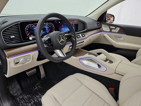 New 2026 Mercedes-Benz GLS 450 4MATIC image 10