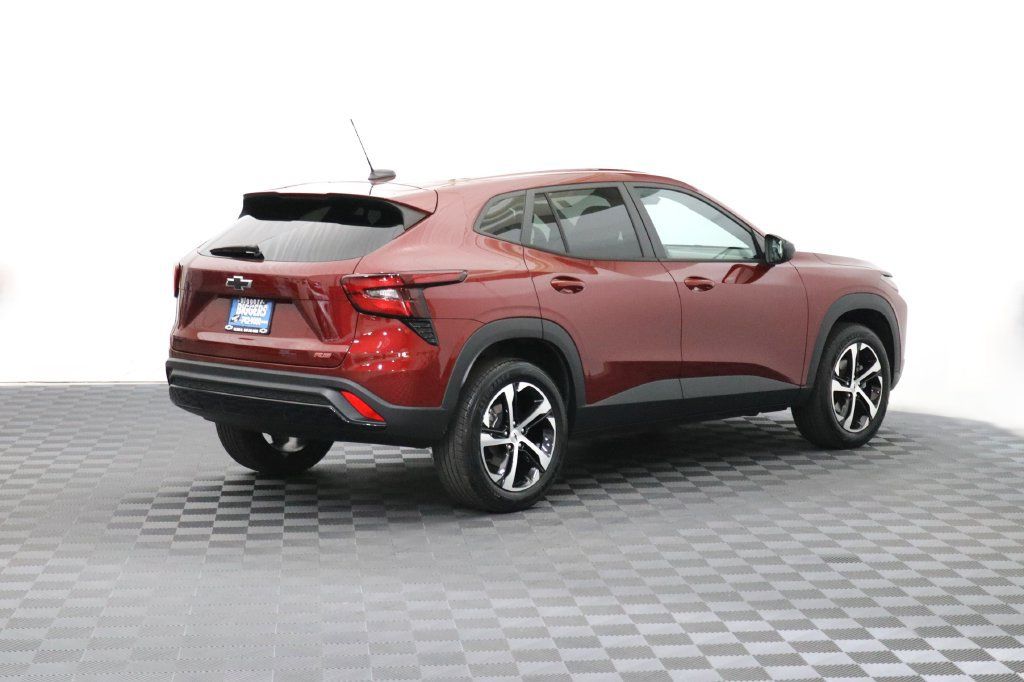 Used 2024 Chevrolet Trax RS w/ Driver Confidence Package FWD image 8