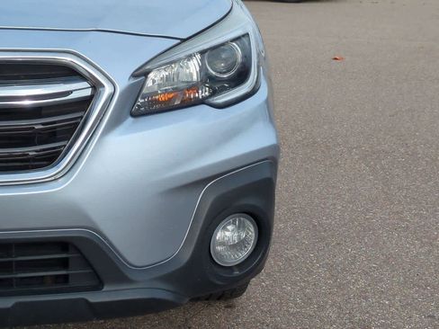 Used 2018 Subaru Outback 2.5i Premium image 10