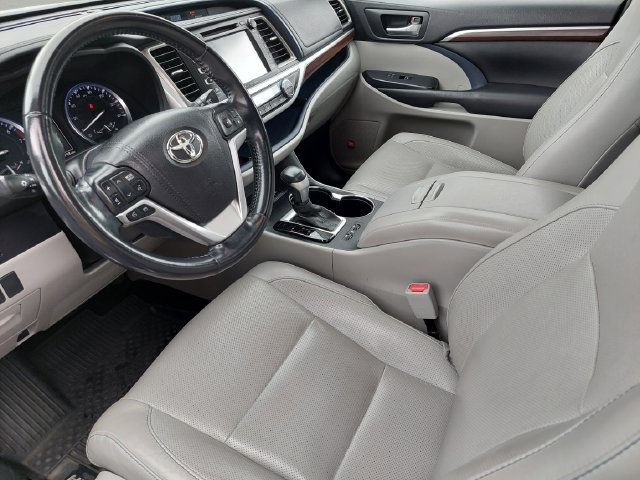 Used 2016 Toyota Highlander Limited AWD/4WD image 9