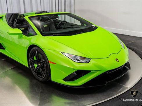 Used 2021 Lamborghini Huracan EVO RWD image 2