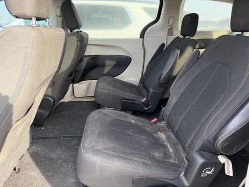 Used 2019 Chrysler Pacifica LX image 10