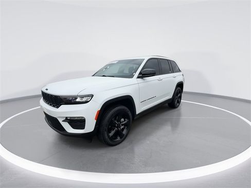 Used 2024 Jeep Grand Cherokee Limited w/ Black Appearance Package image 4