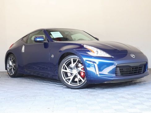 Used 2017 Nissan 370Z Coupe RWD image 2