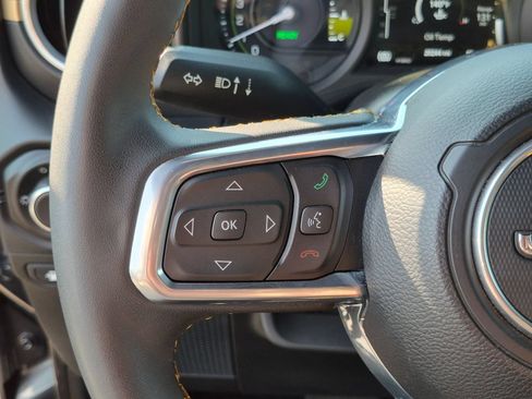 Used 2024 Jeep Wrangler Unlimited Sahara w/ Technology Group AWD/4WD image 17