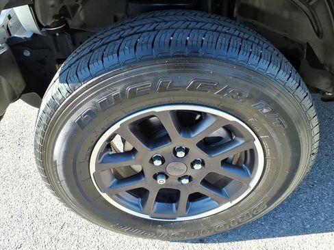 Used 2023 Jeep Gladiator Overland w/ Cold Weather Group image 10