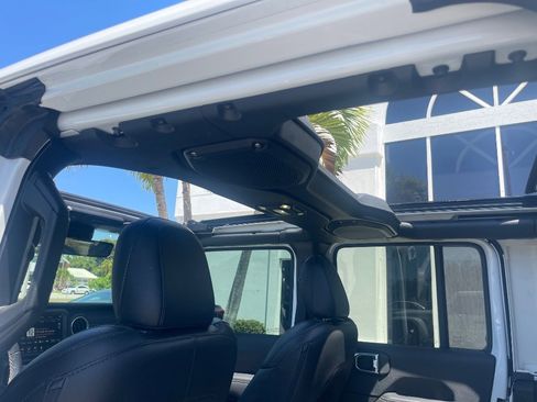 Used 2022 Jeep Wrangler Unlimited Sahara w/ Safety Group image 12