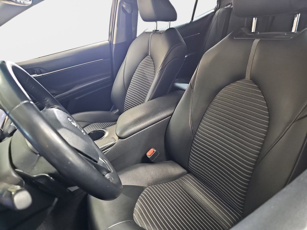 Used 2018 Toyota Camry SE w/ Convenience Package FWD image 17