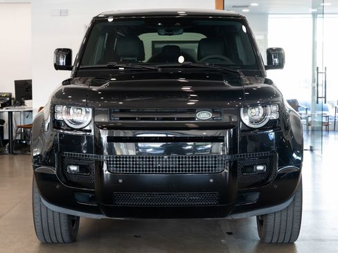 Used 2024 Land Rover Defender 110 V8 AWD/4WD image 2