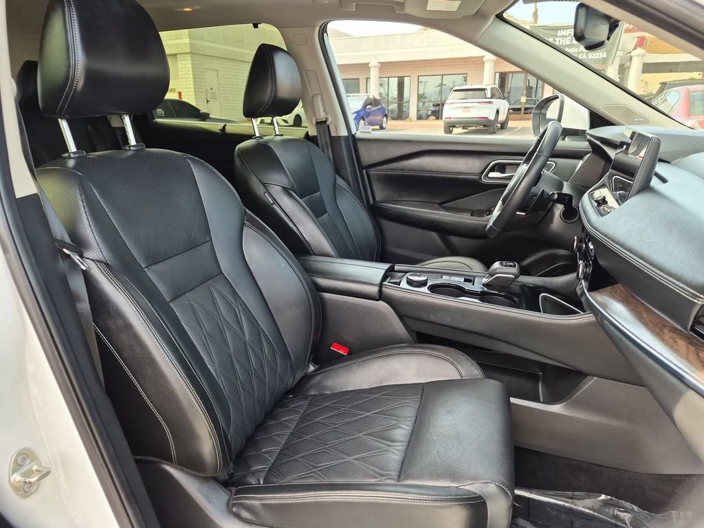 Used 2024 Nissan Rogue Platinum AWD/4WD image 17