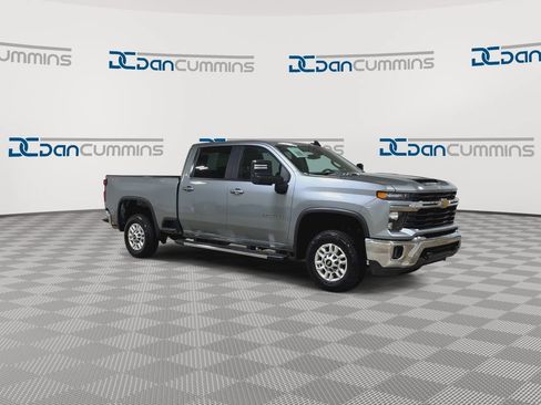 Used 2025 Chevrolet Silverado 2500 LT w/ Convenience Package AWD/4WD image 2