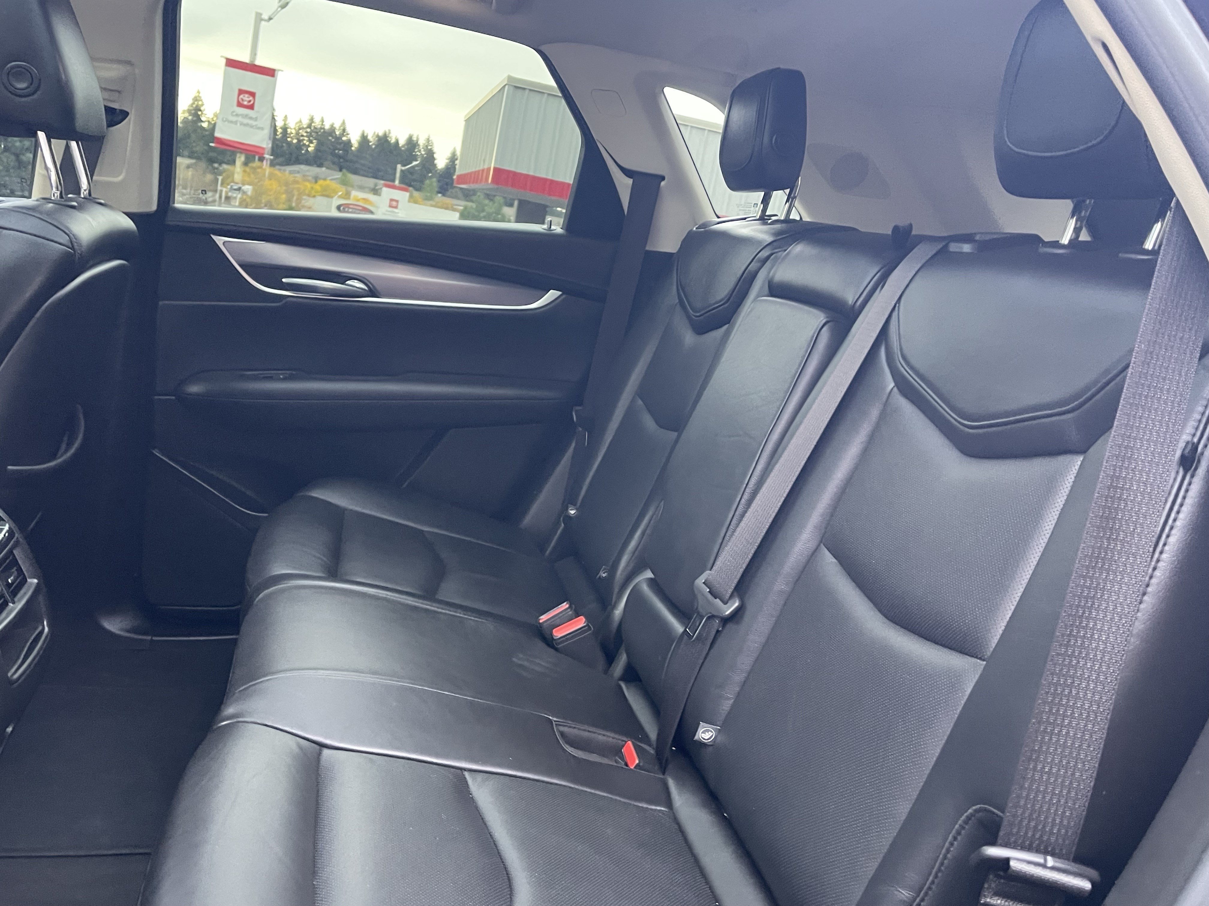 Used 2018 Cadillac XT5 Luxury w/ Driver Awareness Package FWD image 14