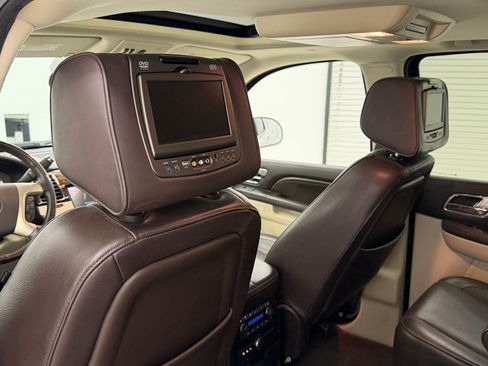 Used 2014 Cadillac Escalade Platinum AWD/4WD image 25