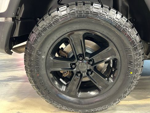 Used 2018 Jeep Wrangler Unlimited Sahara AWD/4WD image 21