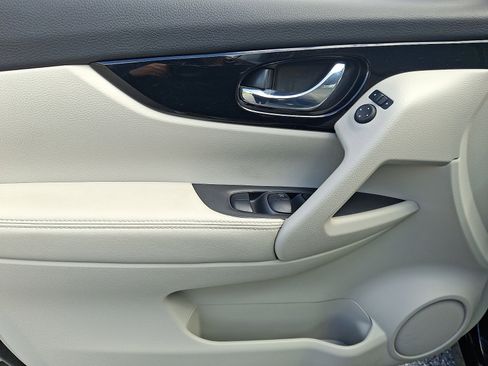 Certified 2022 Nissan Rogue Sport SL AWD/4WD image 12
