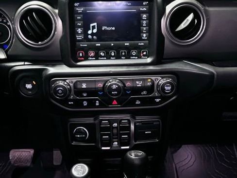 Used 2022 Jeep Wrangler Unlimited Sahara AWD/4WD image 24