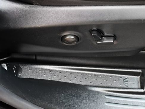 Used 2026 Chrysler Pacifica Limited w/ S Appearance Package FWD image 34