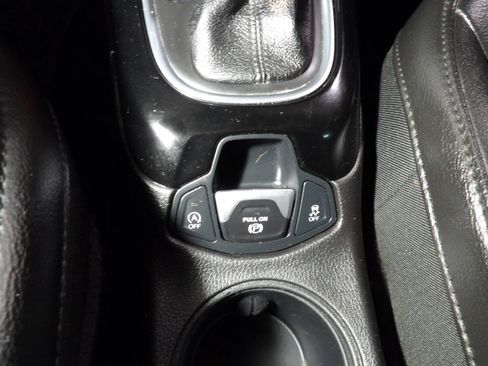 Used 2020 Jeep Compass Latitude FWD image 12