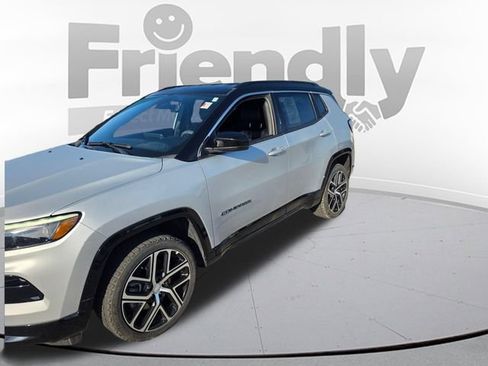 Used 2024 Jeep Compass Limited w/ Elite Group AWD/4WD image 2