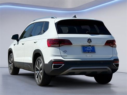 Used 2024 Volkswagen Taos SE image 6