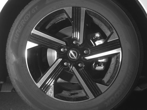 Used 2025 Nissan Sentra SV FWD image 16