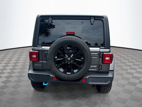 Used 2022 Jeep Wrangler Unlimited Sahara w/ Cold Weather Group AWD/4WD image 7