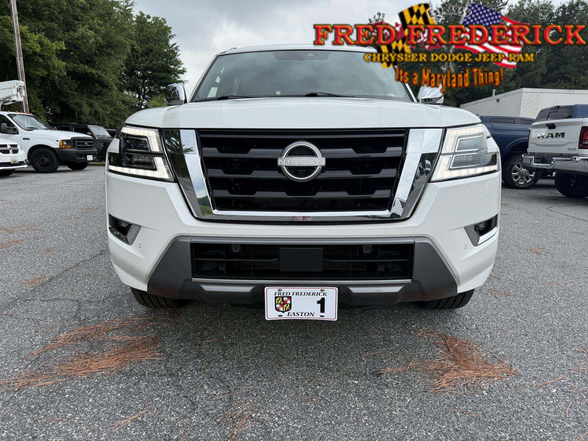 Used 2023 Nissan Armada Platinum w/ Captain's Chairs Package AWD/4WD image 2