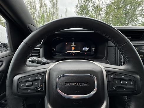 Used 2024 GMC Yukon Denali AWD/4WD image 19