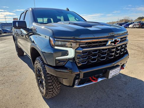 Used 2025 Chevrolet Silverado 1500 ZR2 w/ Technology Package image 11