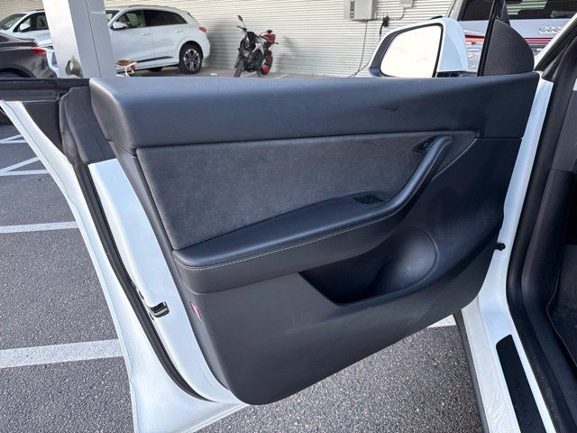 Used 2021 Tesla Model Y Long Range AWD/4WD image 6