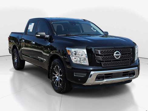 Used 2020 Nissan Titan SV w/ SV Convenience Package RWD image 2