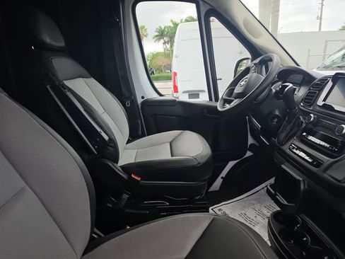 Used 2024 RAM ProMaster 2500 w/ Convenience Group FWD image 12