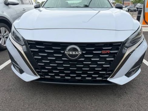 Used 2024 Nissan Altima 2.5 SR FWD image 3