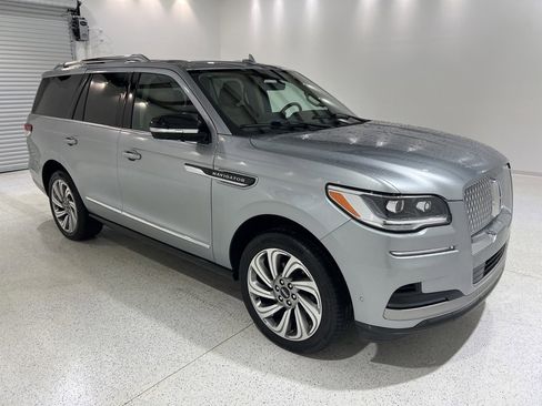 Used 2023 Lincoln Navigator Reserve image 6