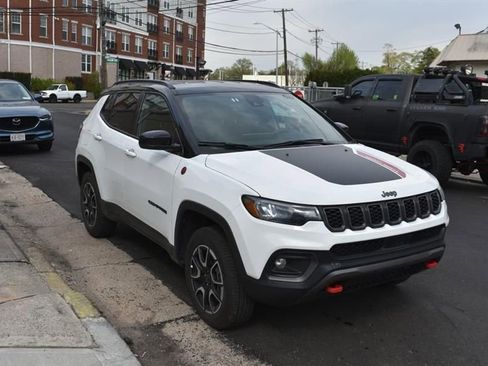 Used 2025 Jeep Compass Trailhawk AWD/4WD image 4