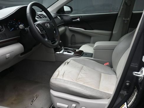 Used 2013 Toyota Camry XLE w/ Leather Pkg FWD image 17