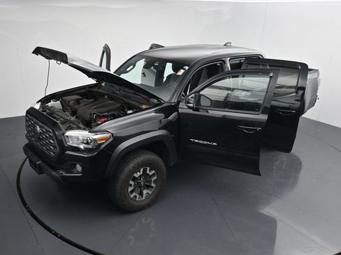 Used 2022 Toyota Tacoma TRD Off-Road w/ Technology Package AWD/4WD image 37
