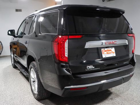 Used 2023 GMC Yukon SLT w/ SLT Luxury Package AWD/4WD image 9