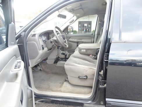 Used 2004 Dodge Ram 1500 Truck SLT w/ Quad Cab Value Group image 9