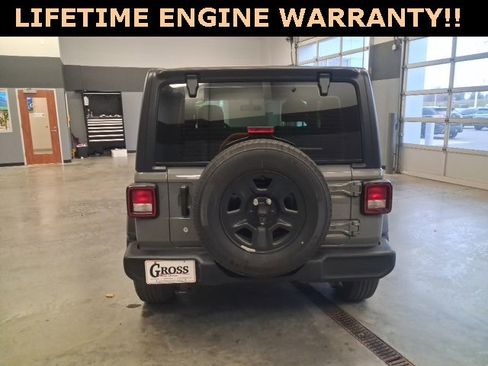 Used 2022 Jeep Wrangler Sport image 7