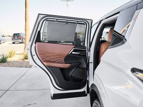 New 2026 Mitsubishi Outlander SEL image 18