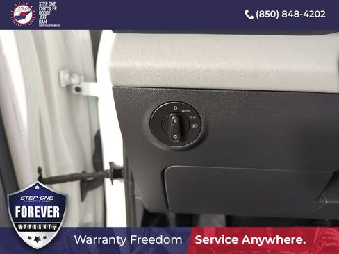 Used 2022 Volkswagen Taos SE FWD image 19