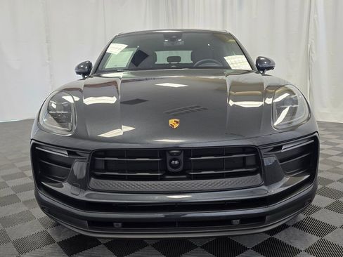 Certified 2025 Porsche Macan image 10