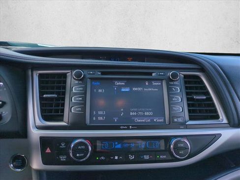 Used 2014 Toyota Highlander XLE FWD image 15