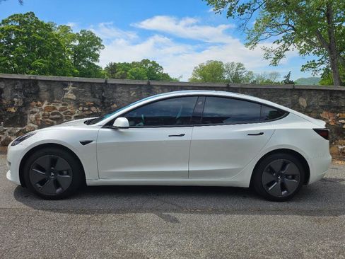 Used 2022 Tesla Model 3 Long Range AWD/4WD image 7