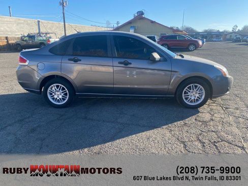 Used 2010 Ford Focus SE image 8